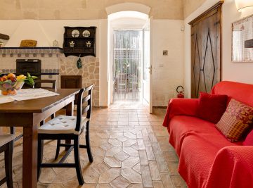 Colonnina nel parcheggio interno all' Agriturismo