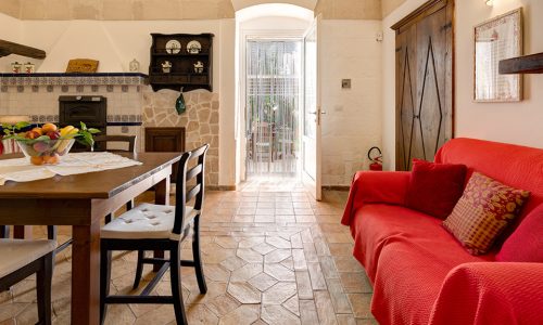 Colonnina nel parcheggio interno all' Agriturismo